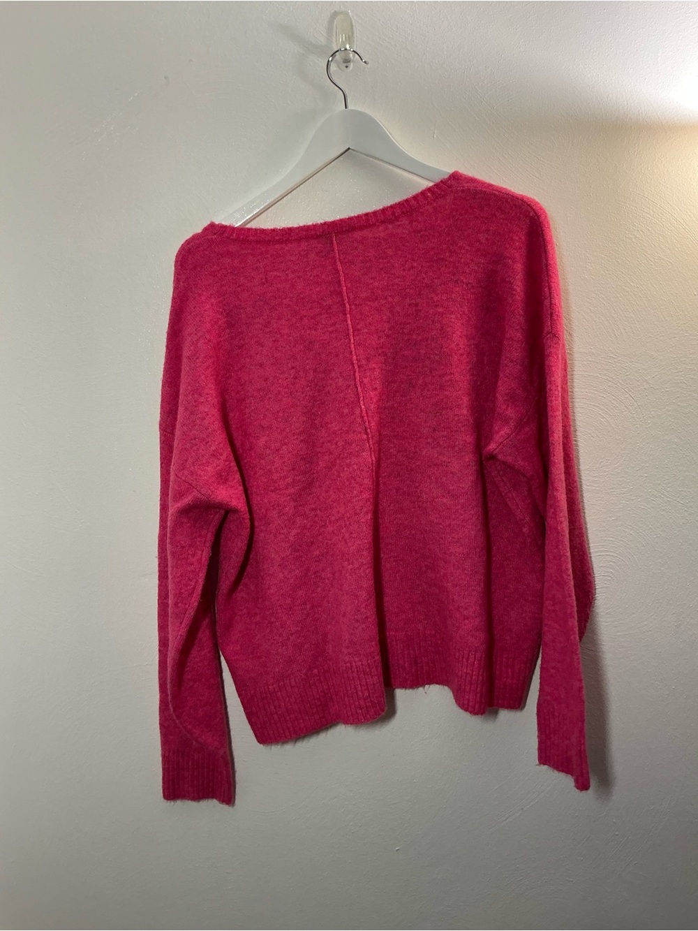 Vince Camuto Hot Pink V-Neck Sweater Size Medium - Picture 2 of 6